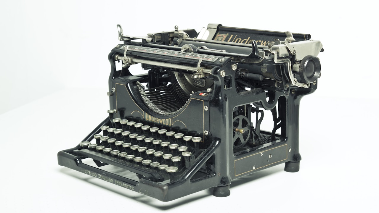 Manual typewriter in case