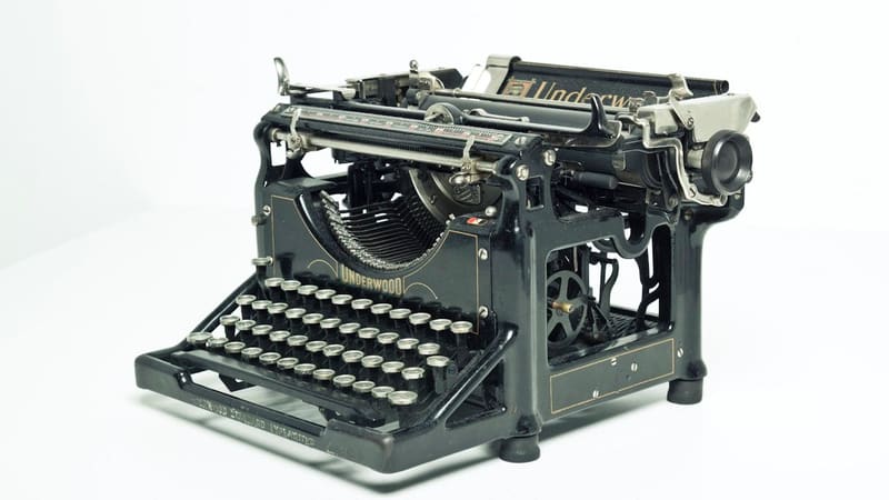 Manual typewriter in case